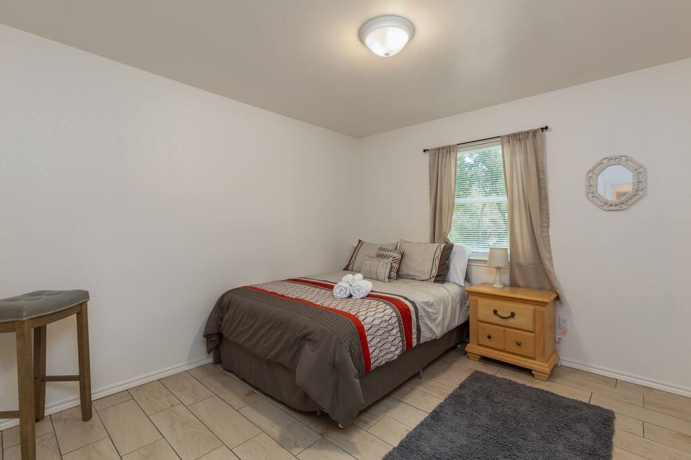 Photo of Bedroom in Granbury