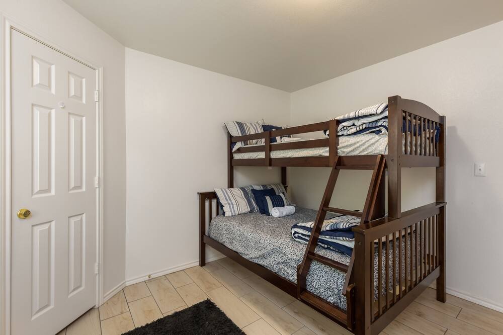 Photo of Bedroom in Granbury