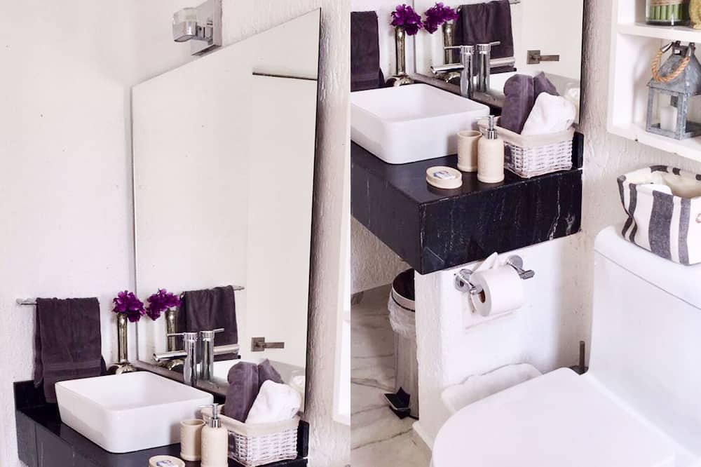 Photo of Bathroom in Club Santiago