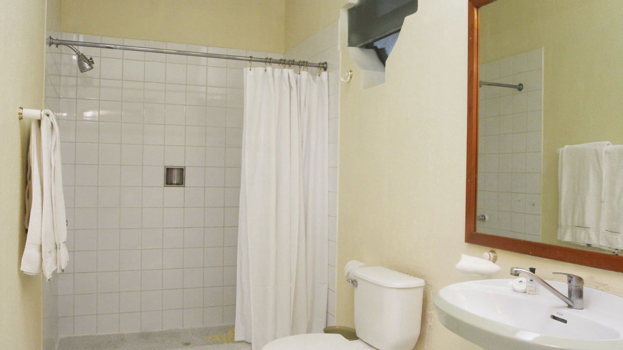 Photo of Bathroom in Flores
