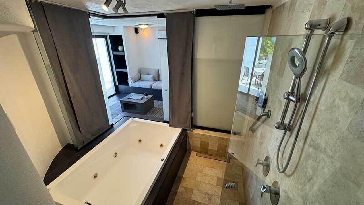 Photo of Bathroom in Romantic Zone