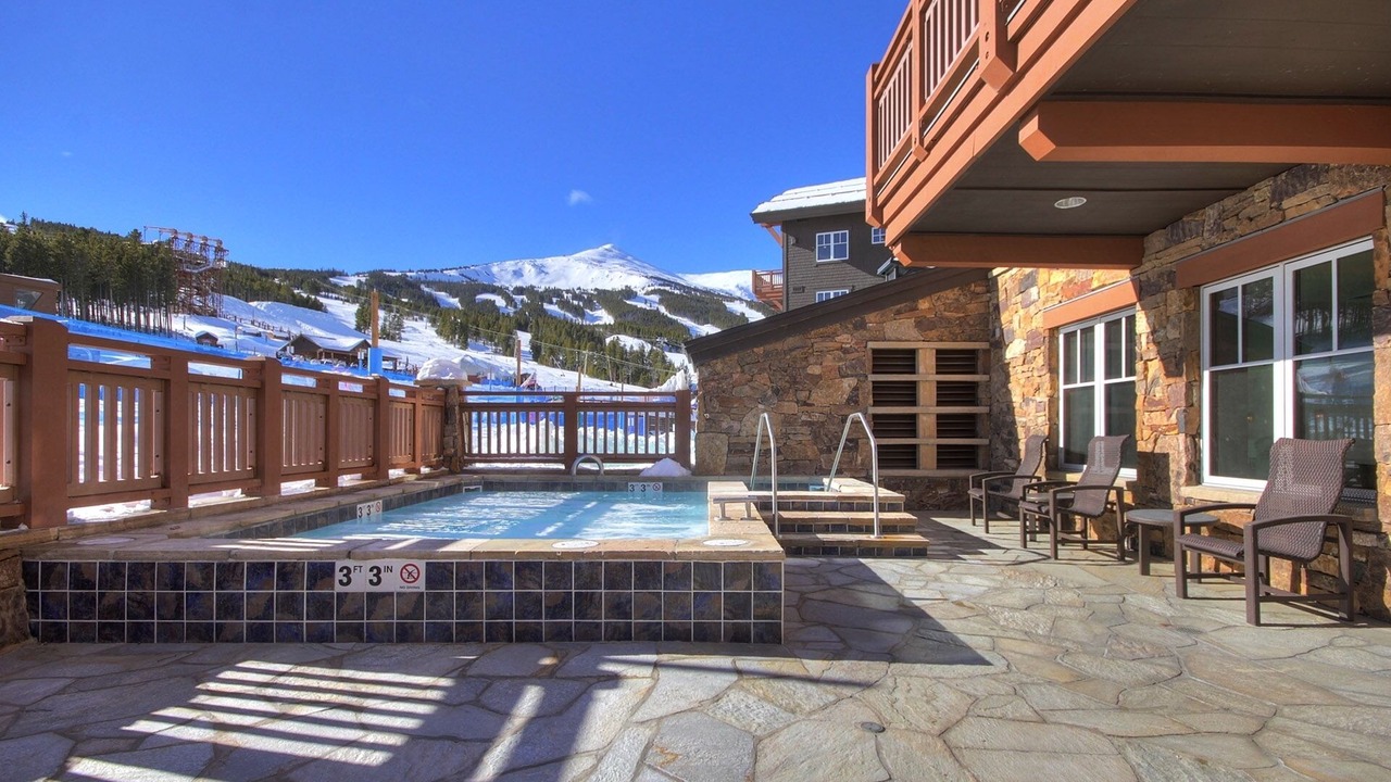 Photo of Outdoor in Peak 8