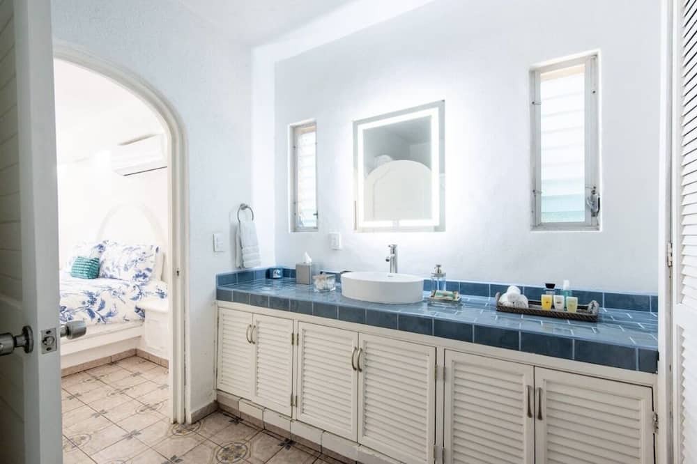Photo of Bathroom in Club Santiago