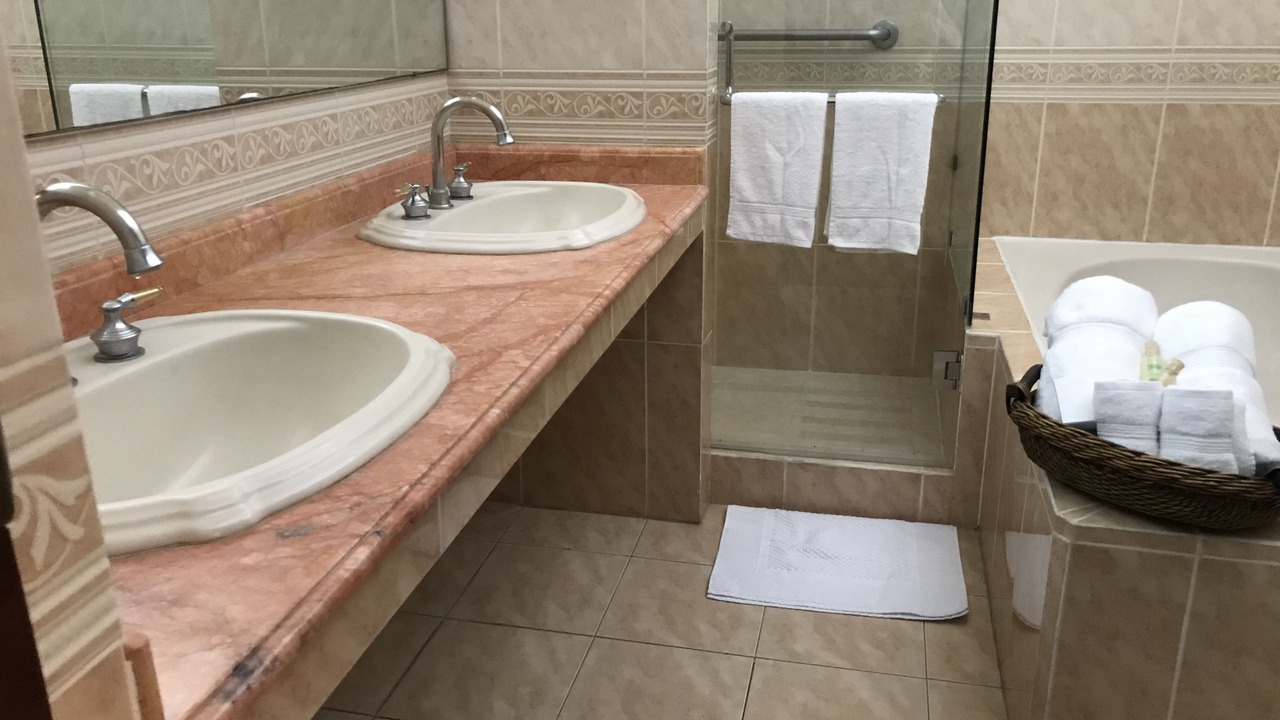 Photo of Bathroom in Zona 15