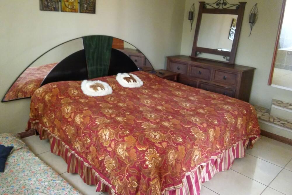 Photo of Bedroom in Santa Lucia Milpas Altas
