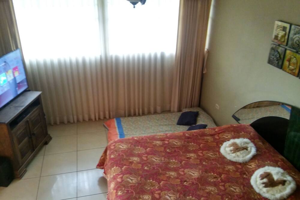 Photo of Bedroom in Santa Lucia Milpas Altas