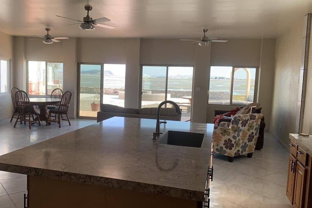 Photo of Livingroom in Cholla Bay
