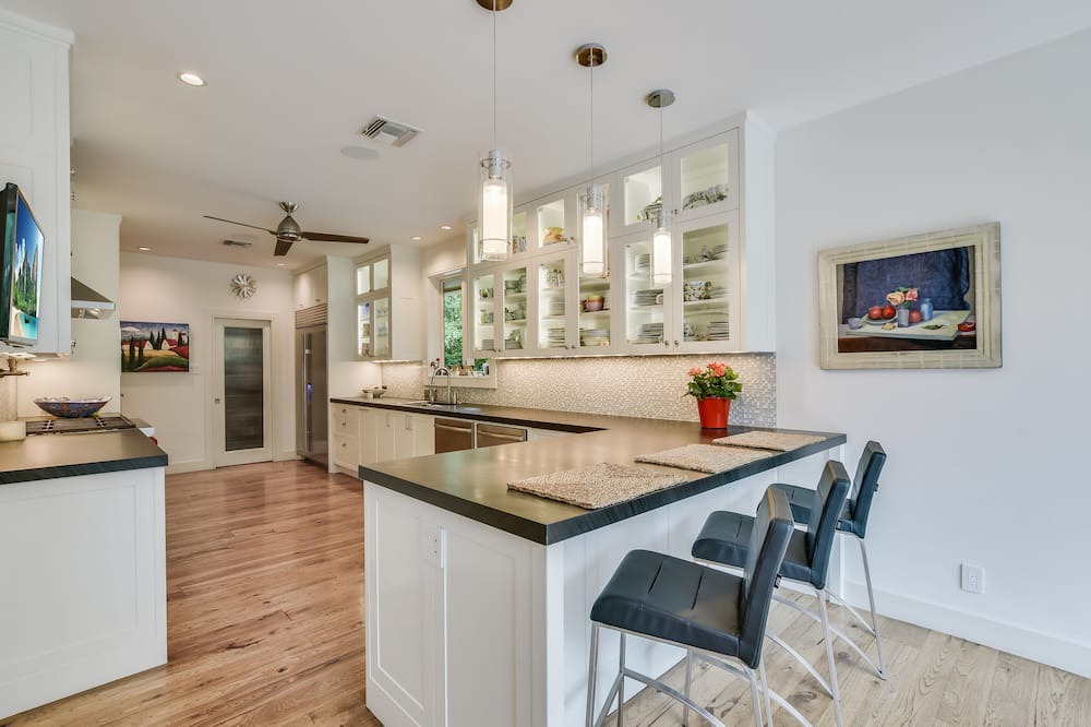 Photo of Kitchen in West Lake Hills