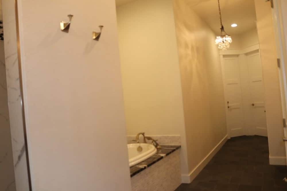 Photo of Bathroom in Horseshoe Bay West