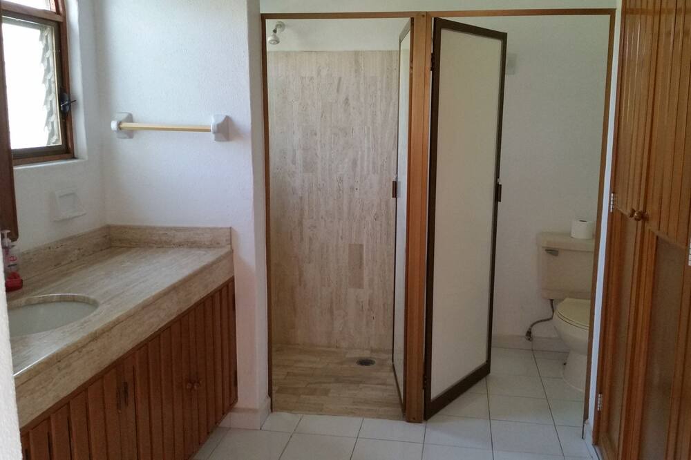 Photo of Bathroom in Club Santiago