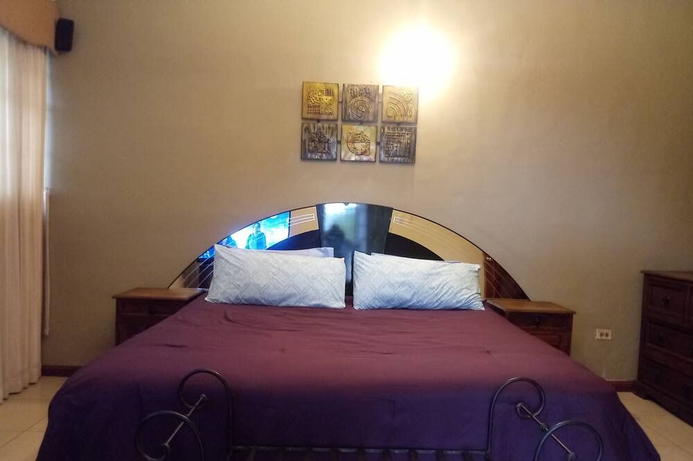 Photo of Bedroom in Santa Lucia Milpas Altas
