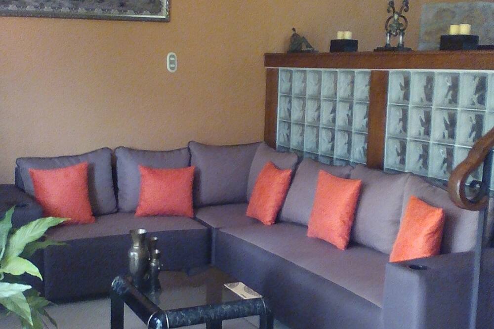 Photo of Livingroom in Santa Lucia Milpas Altas