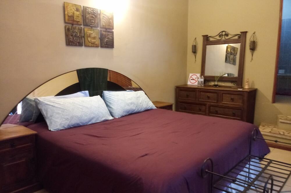 Photo of Bedroom in Santa Lucia Milpas Altas