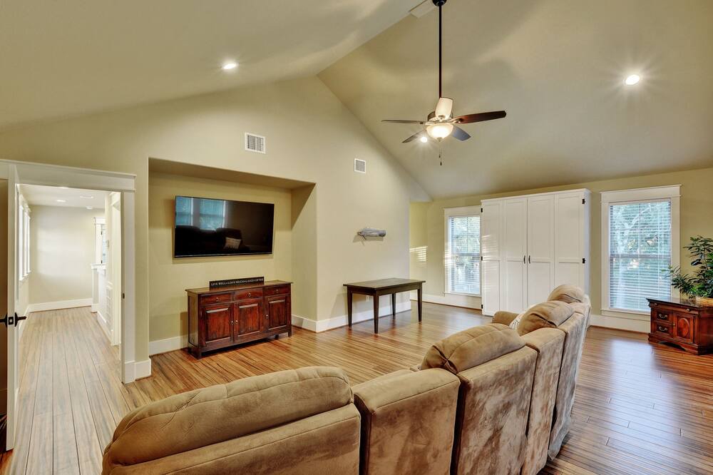 Photo of Livingroom in Horseshoe Bay