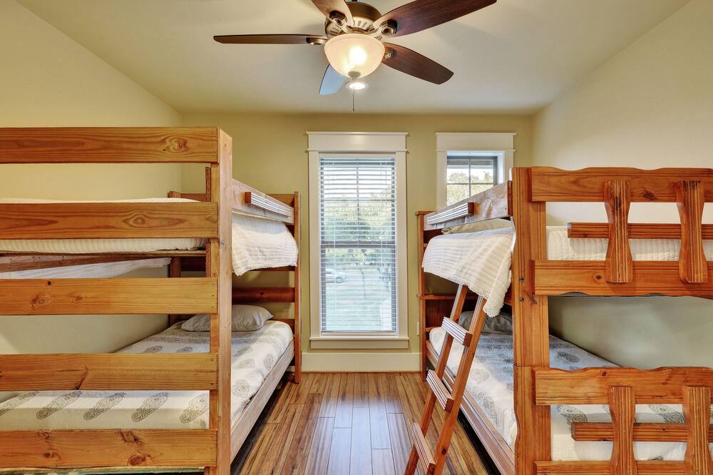 Photo of Bedroom in Horseshoe Bay