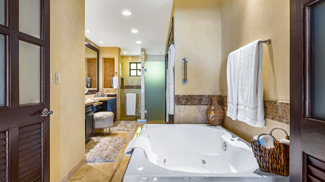 Photo of Bathroom in South Shore Hotel Area