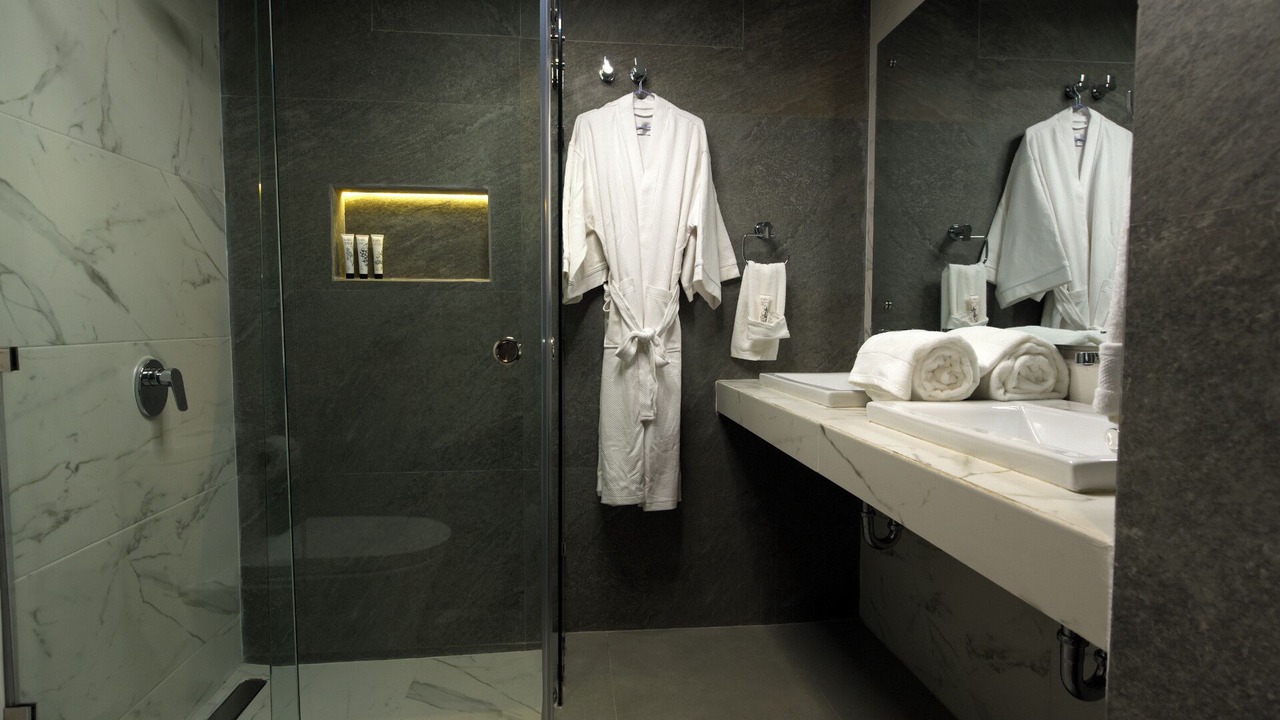 Photo of Bathroom in Flores