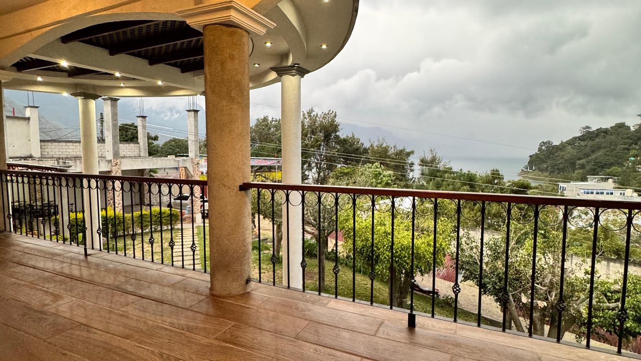 Photo of Patio Balcony in San Juan La Laguna