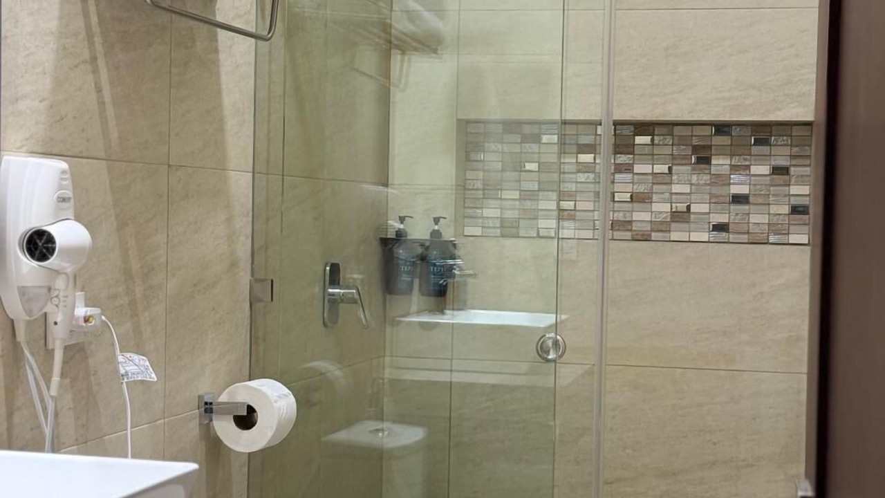 Photo of Bathroom in Flores