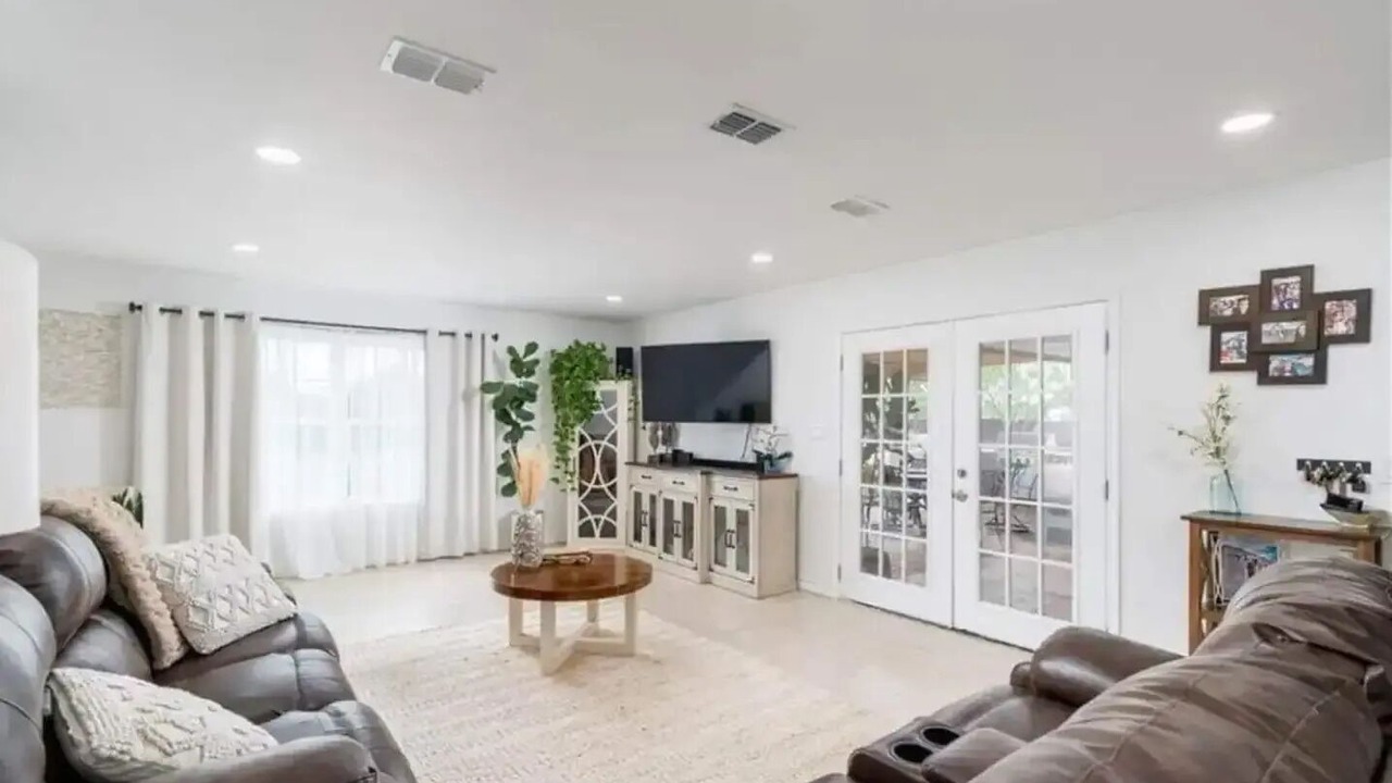 Photo of Livingroom in Edinburg