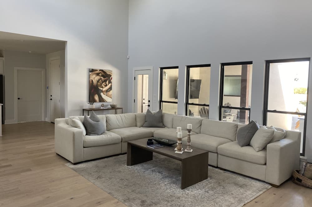 Photo of Livingroom in Horseshoe Bay West