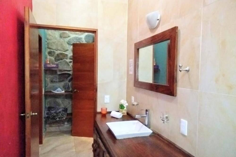 Photo of Bathroom in Jardines del Puerto