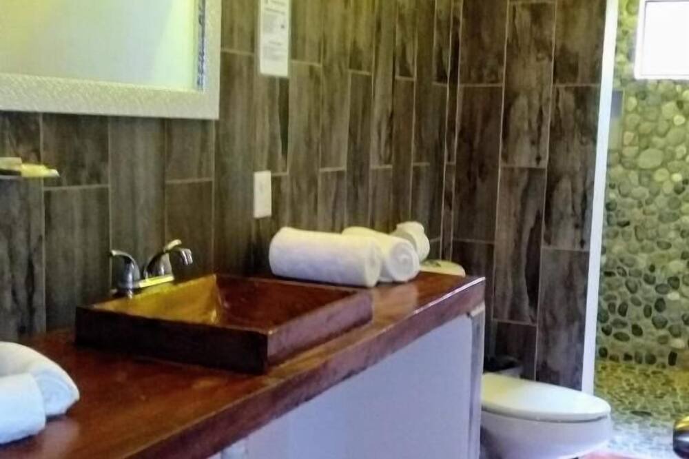 Photo of Bathroom in Jardines del Puerto