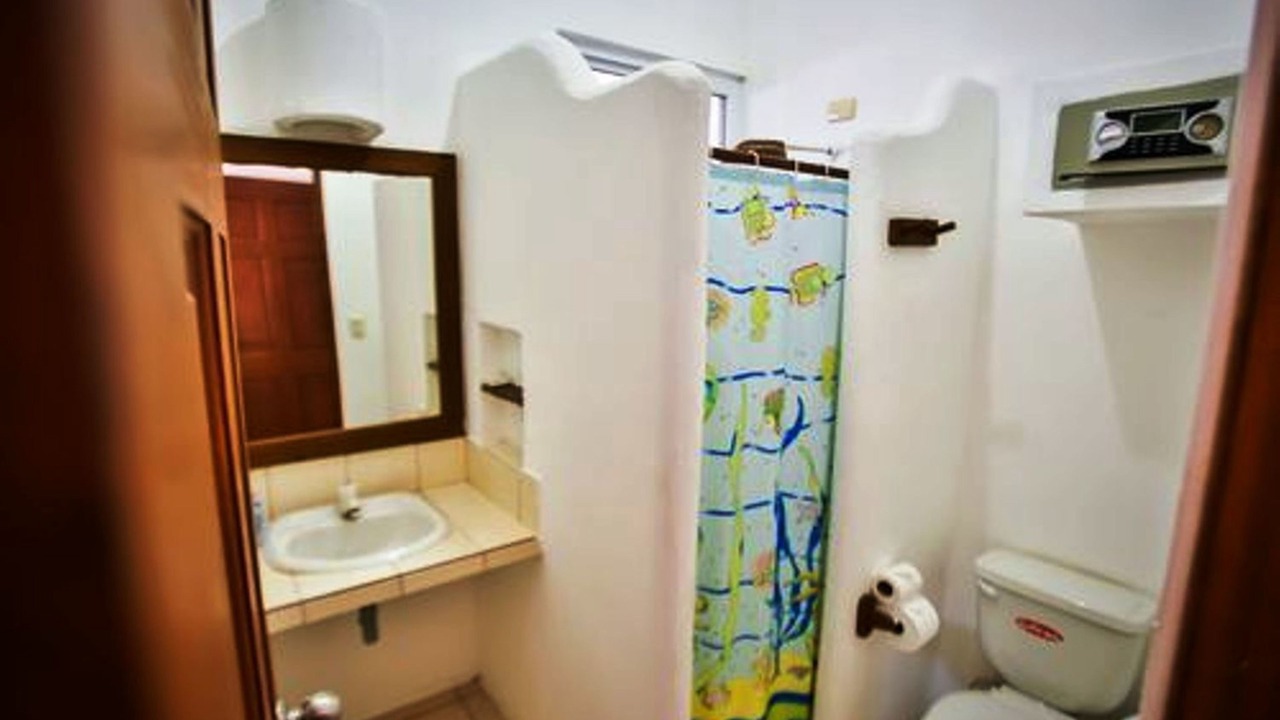 Photo of Bathroom in El Hawaii