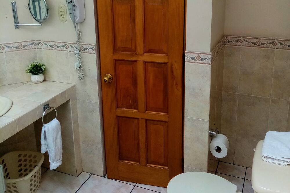 Photo of Bathroom in Zona 13