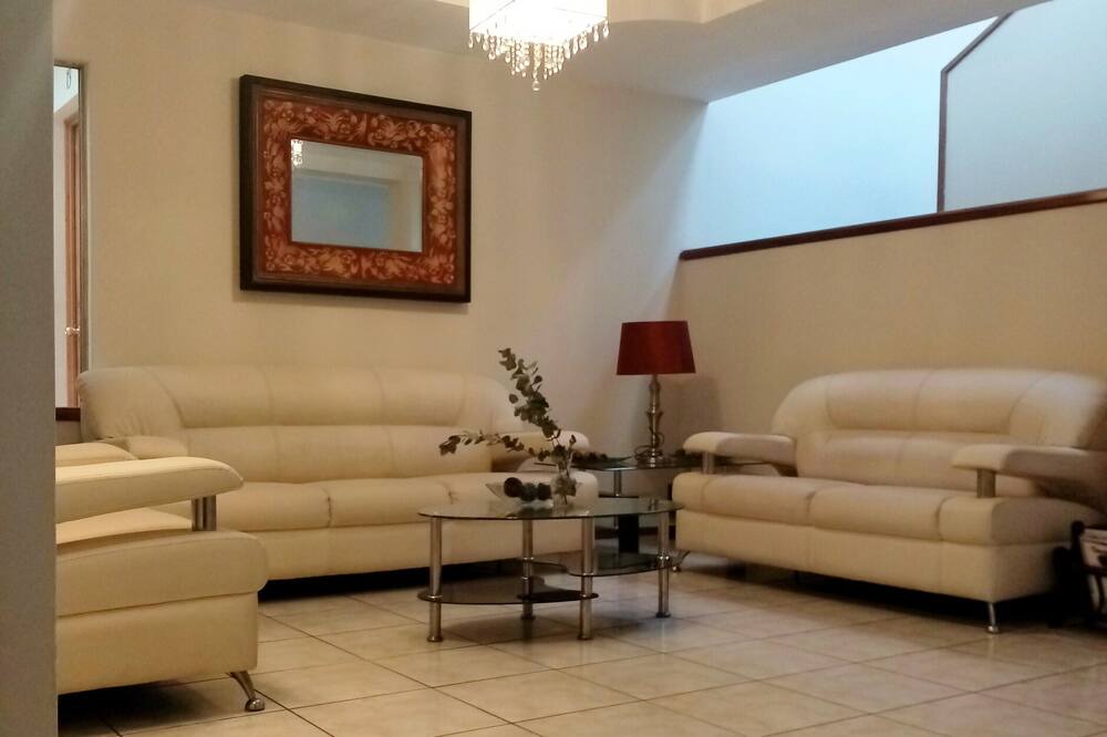 Photo of Livingroom in Zona 13
