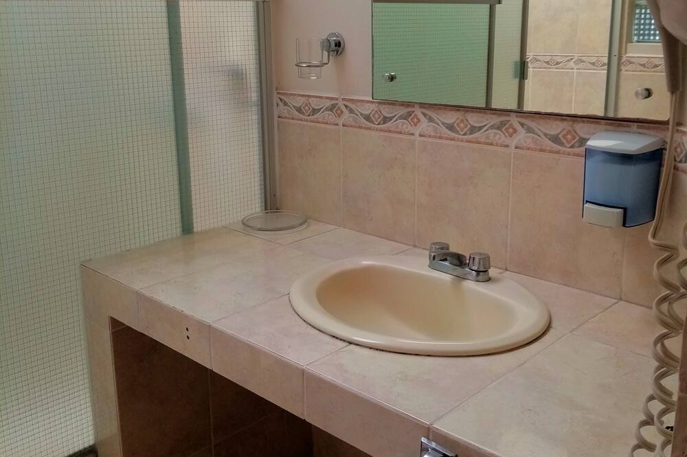 Photo of Bathroom in Zona 13