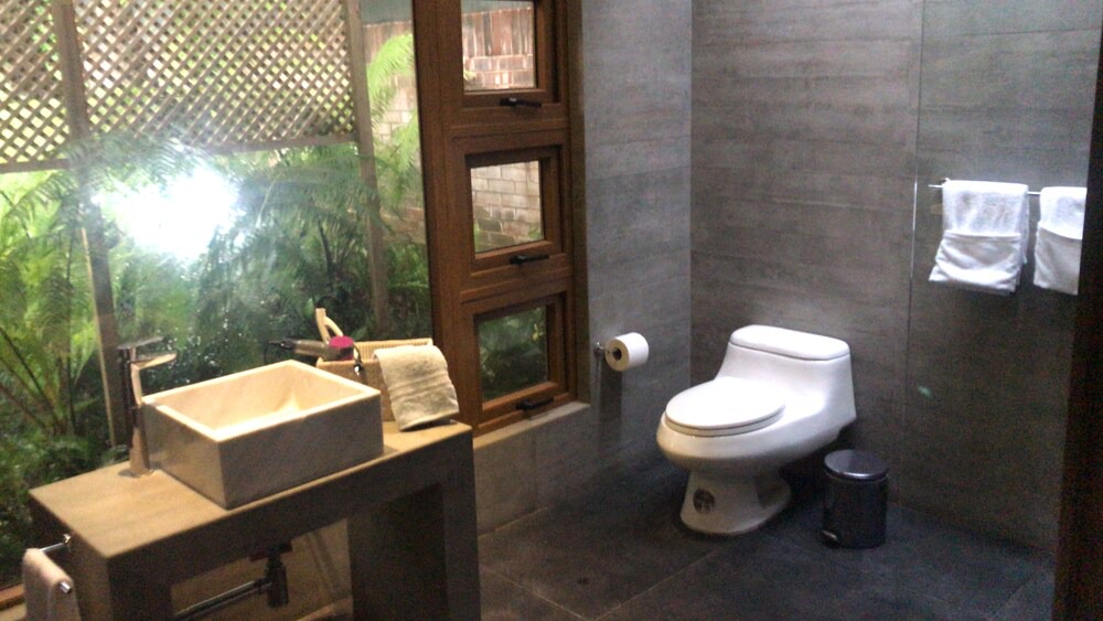 Photo of Bathroom in Zona 14