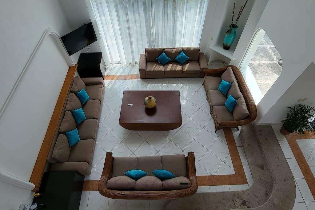 Photo of Livingroom in South Shore Hotel Area