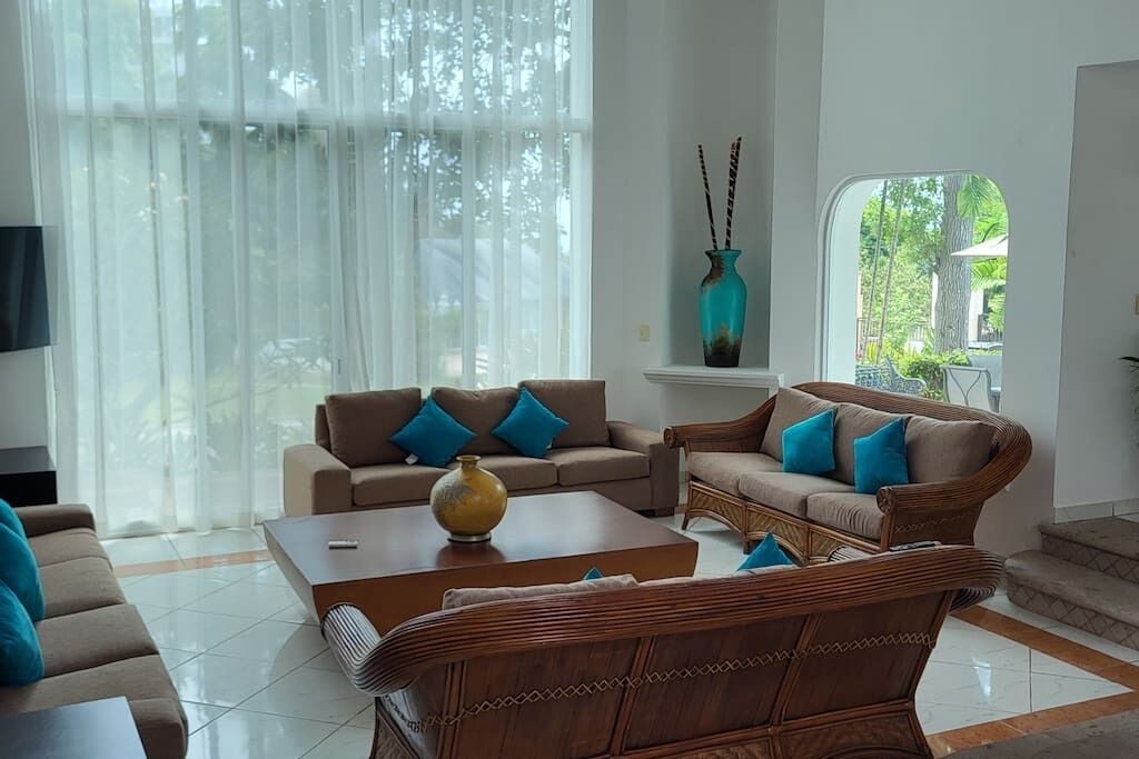 Photo of Livingroom in South Shore Hotel Area