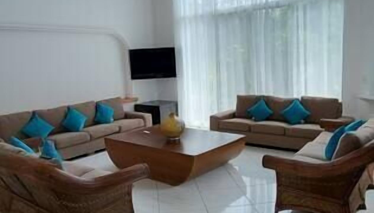 Photo of Livingroom in South Shore Hotel Area