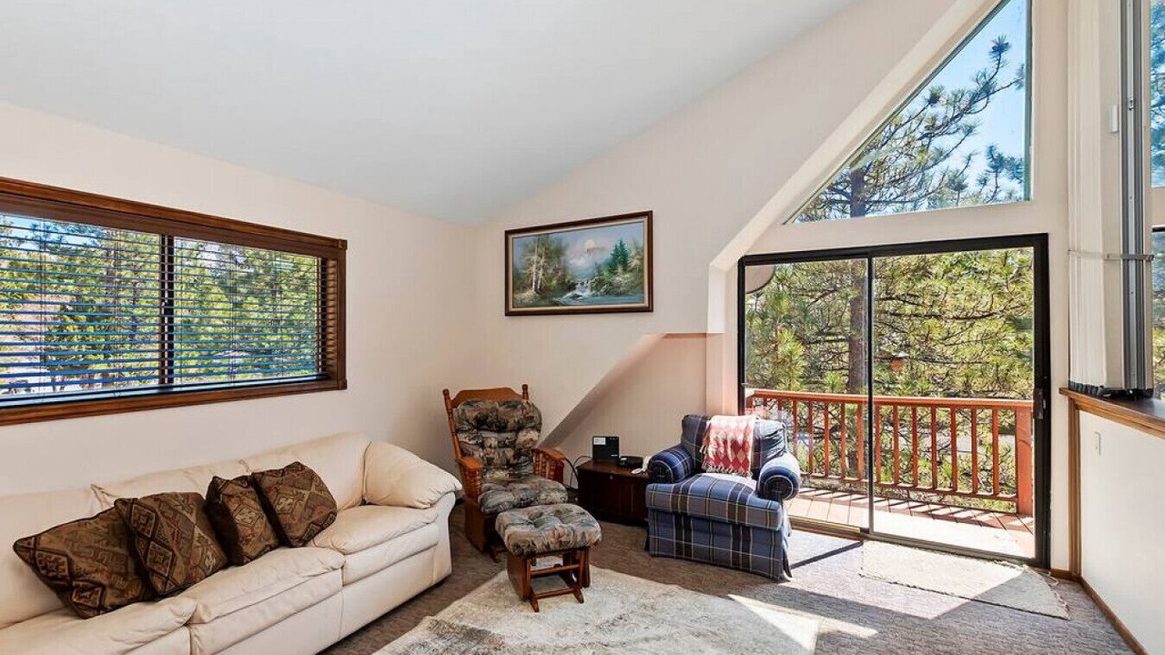Photo of Livingroom in Upper Moonridge