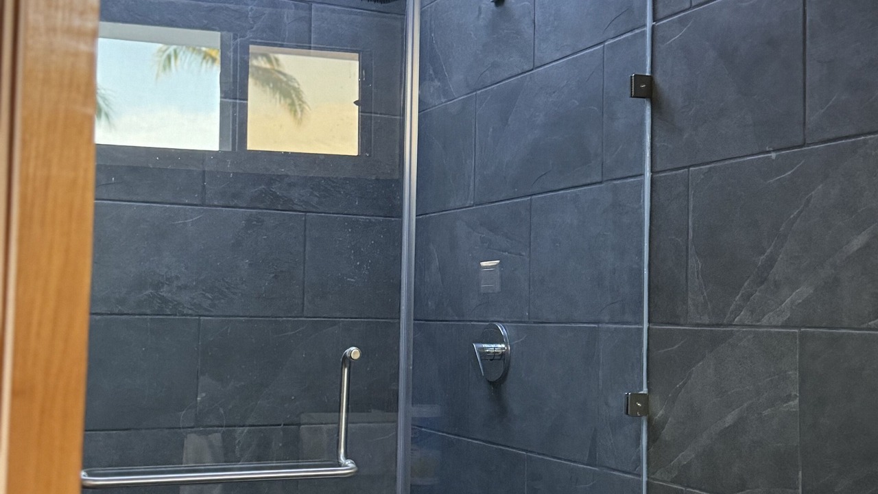 Photo of Bathroom in Puerto Quetzal