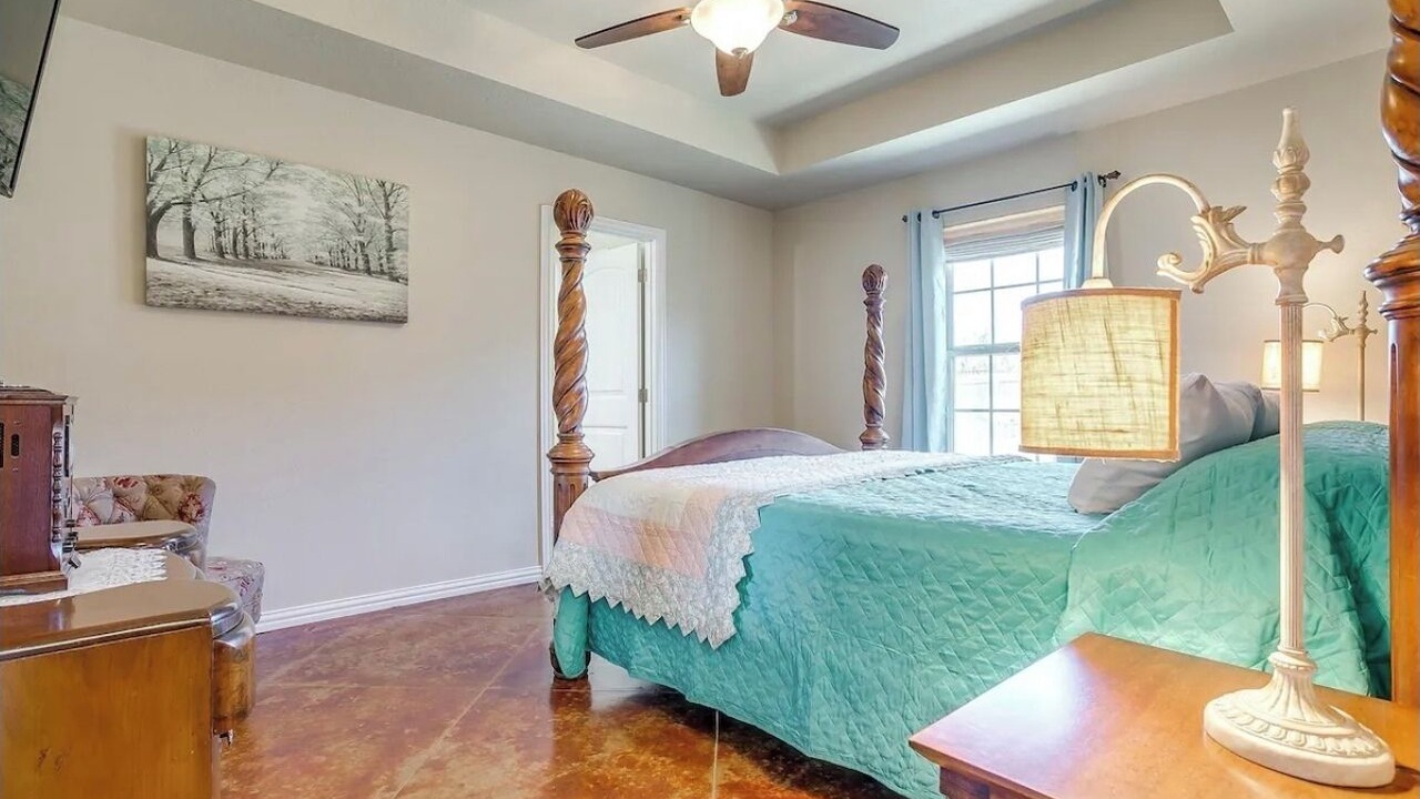 Photo of Bedroom in Granbury
