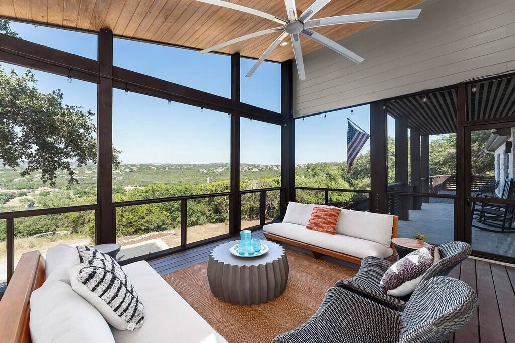 Photo of Livingroom in Apache Shores