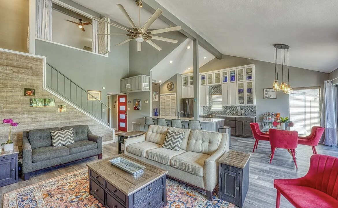 Photo of Livingroom in Horseshoe Bay