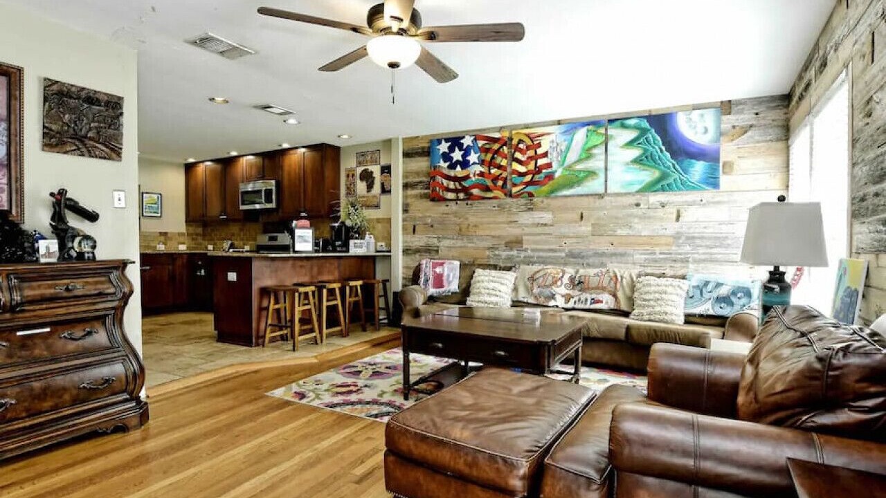 Photo of Livingroom in Barton Hills