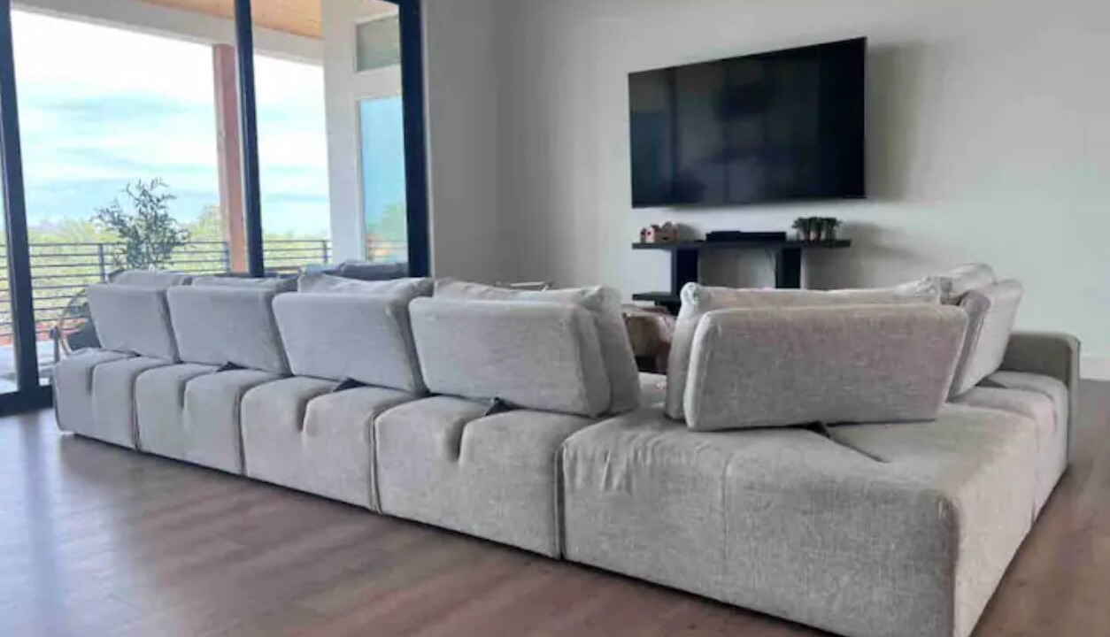 Photo of Livingroom in Far North Central