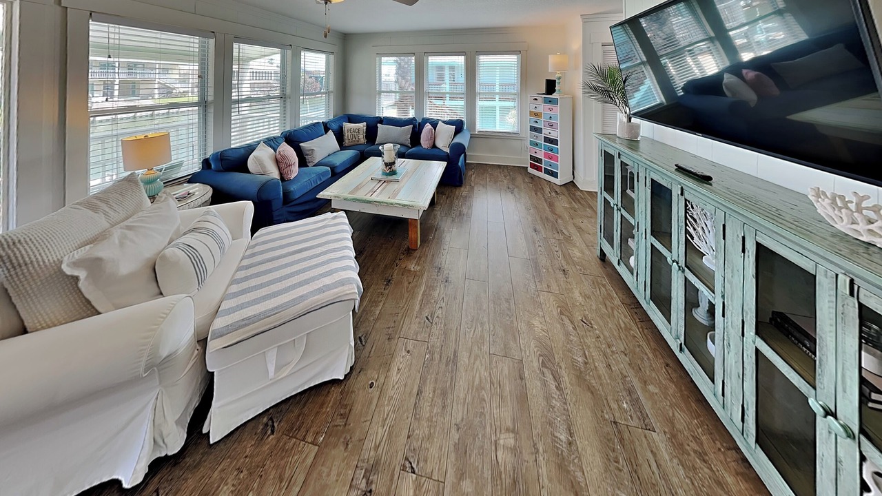 Photo of Patio Balcony in City-by-the Sea