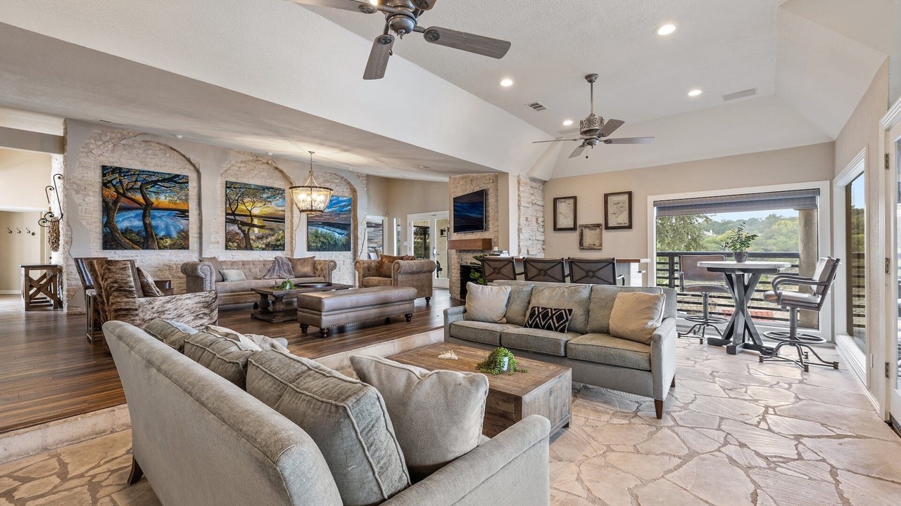 Photo of Livingroom in Lakeway
