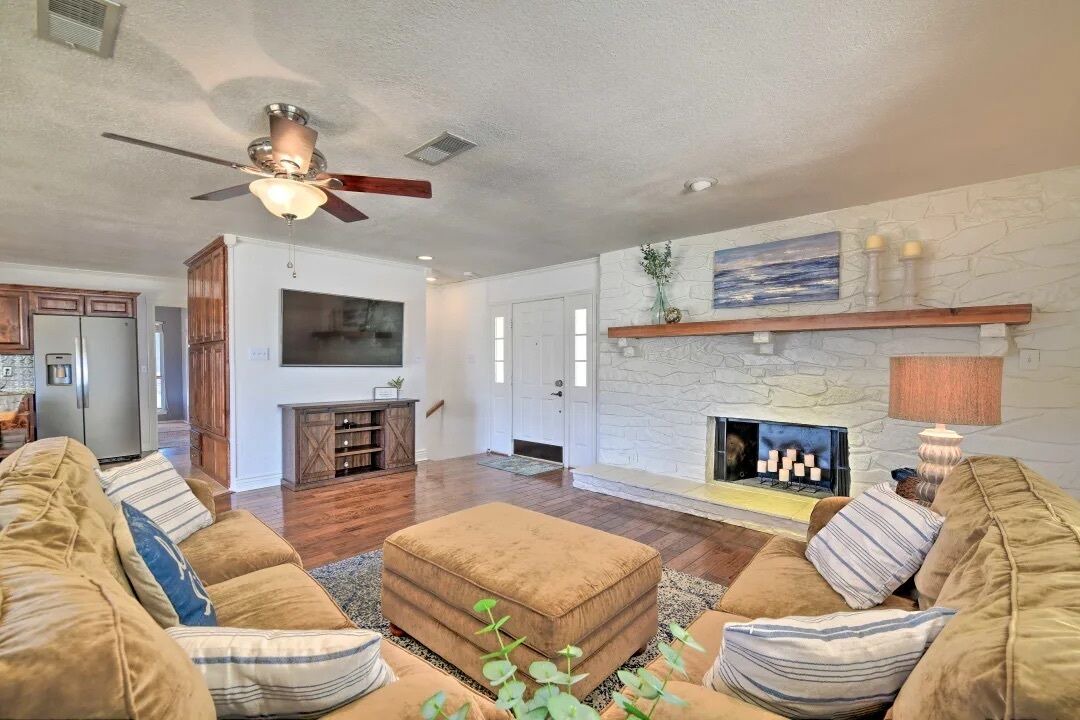 Photo of Livingroom in Granbury