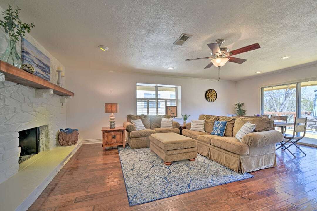 Photo of Livingroom in Granbury