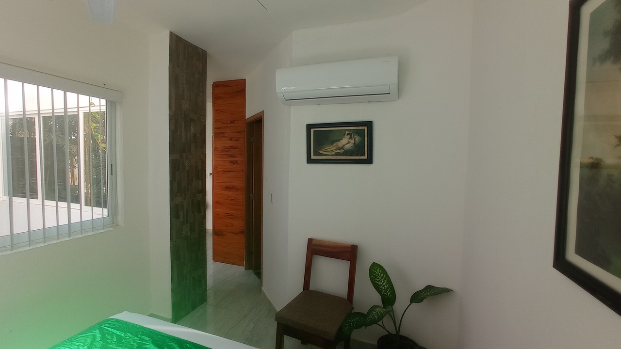 Photo of Bedroom in R