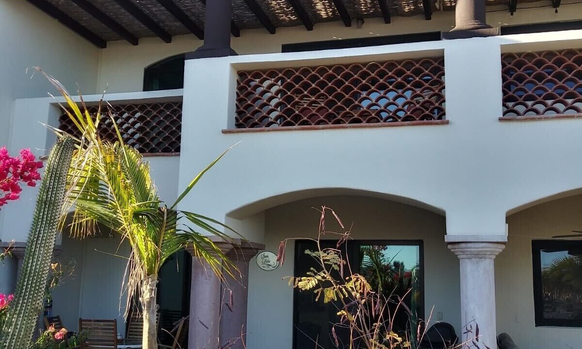 Photo of Patio Balcony in Vinorama