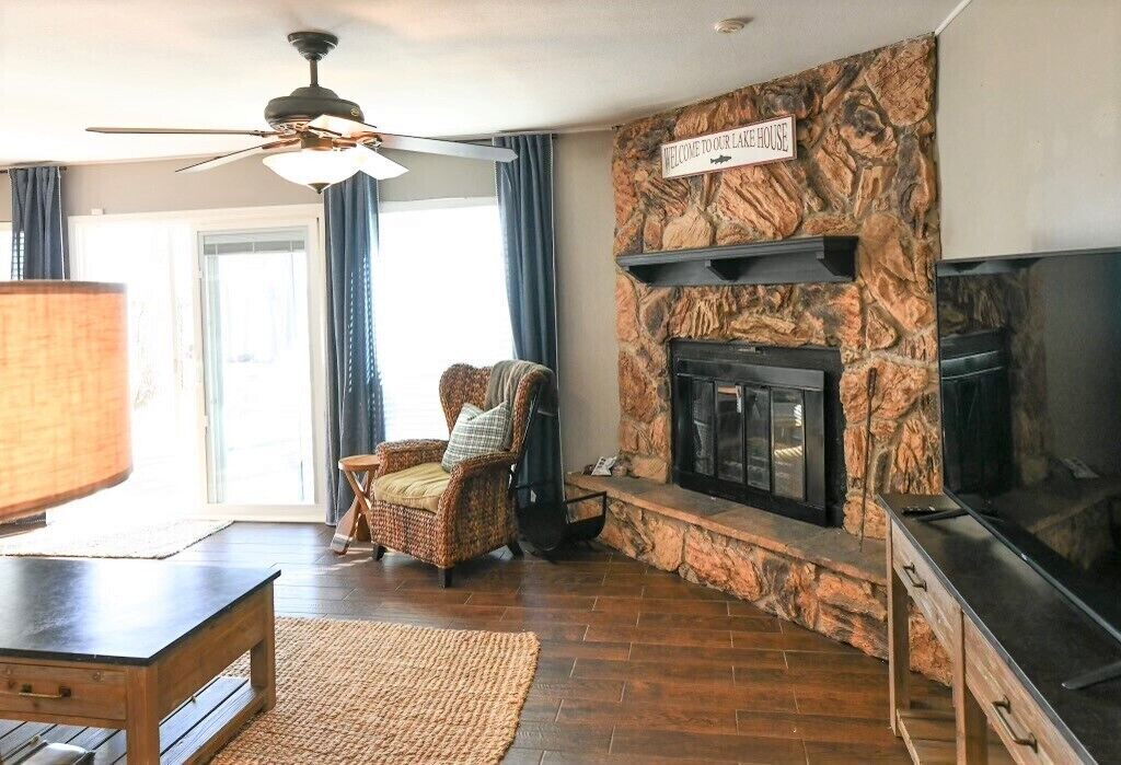Photo of Livingroom in Cherokee County