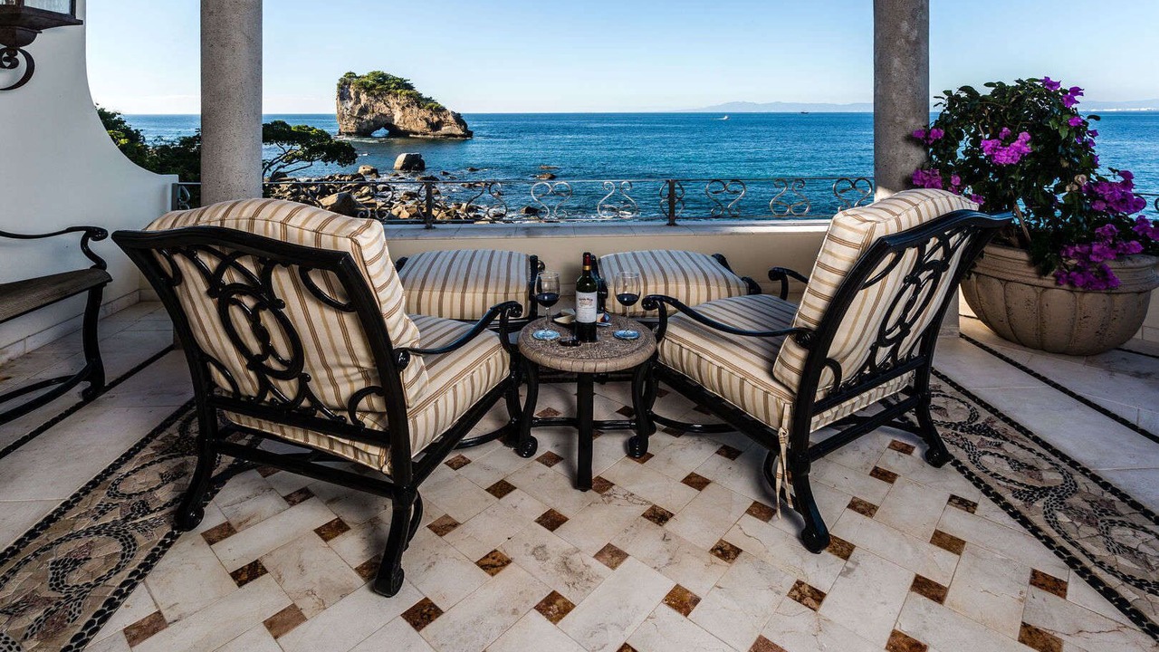Photo of Patio Balcony in South Shore Hotel Area